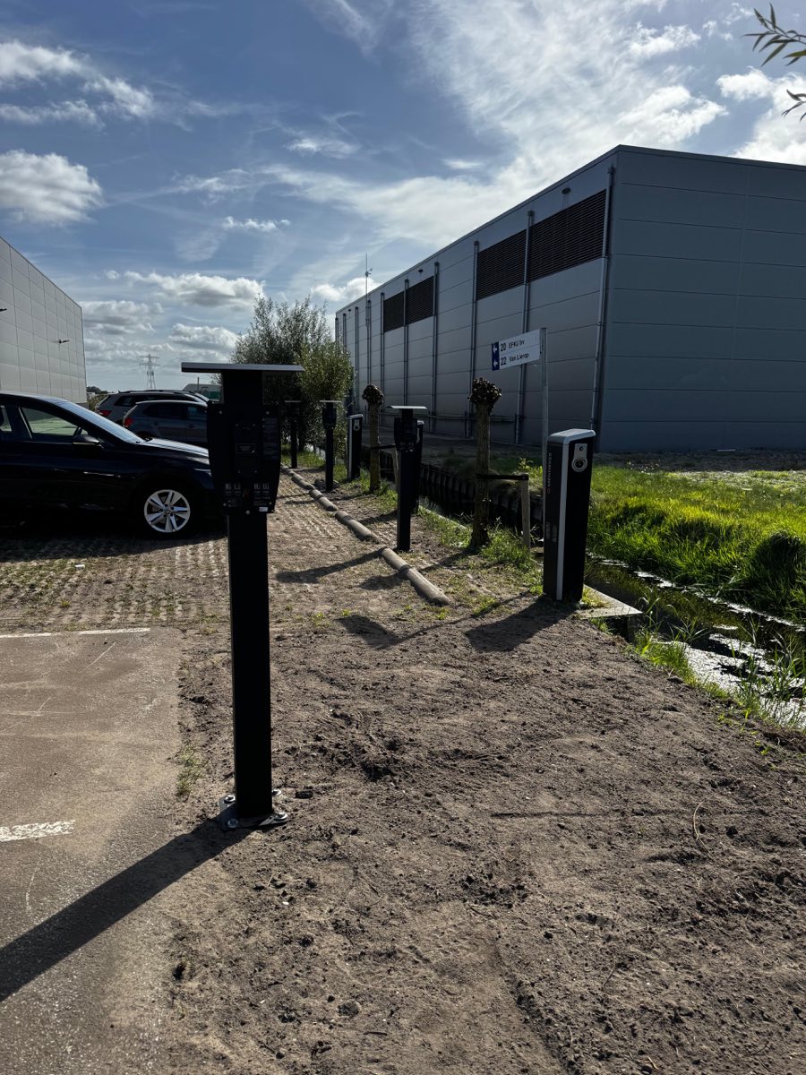 Laadplein bij een bedrijfspand